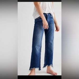 Free People “Maggie jeans •Chew hem * Sequoia wash  ~ Size 32 •NWT